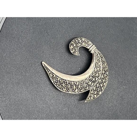 Vintage Mid-Century Modernist SU Sterling Marcasite Scroll Ribbon Leaf Brooch - Picture 14 of 15